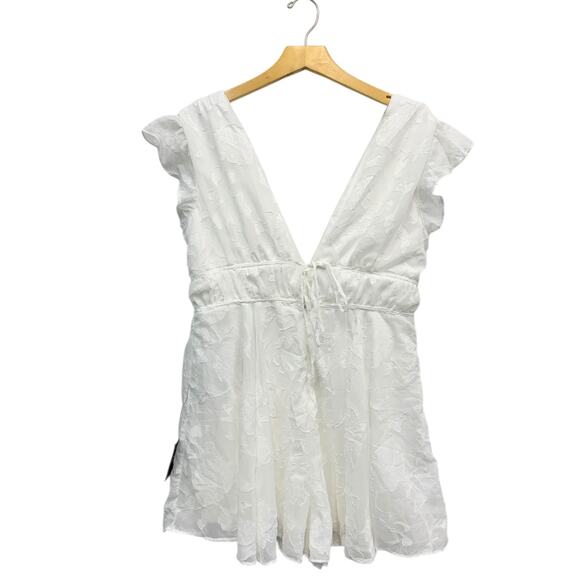 Lulus All About The Flowers White Burnout Floral Ruffled Romper size Large NWT - Picture 4 of 5